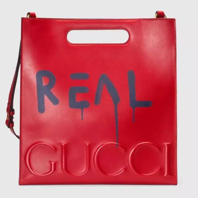 焦糖色大衣搭配什么包包好看,奢品包包如何穿搭