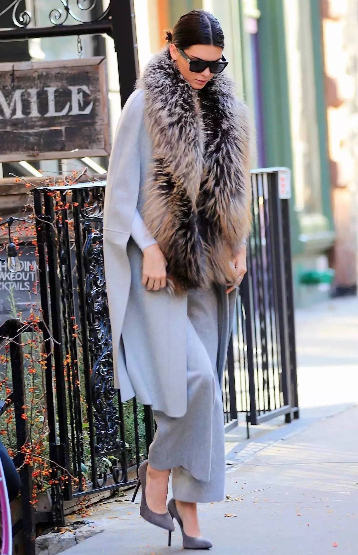 围巾穿出时髦范,时髦的围巾系法