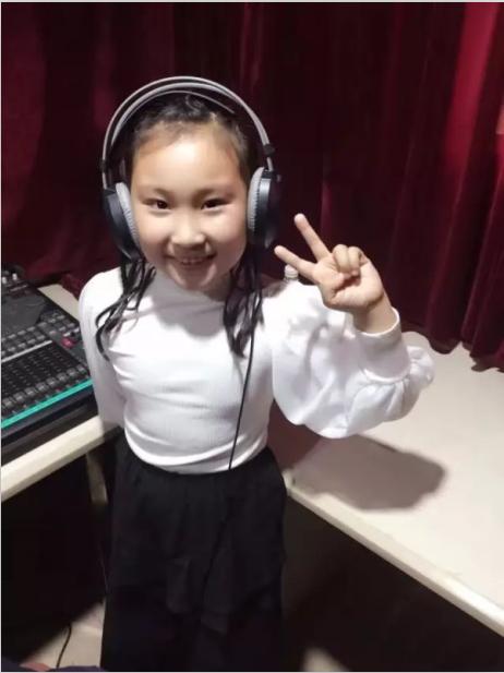 天使新星文化传媒小明星代言人之任怡嘉、王菁昕