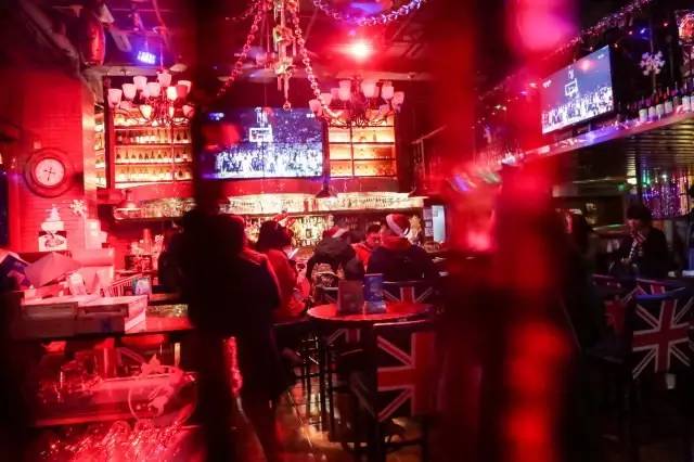 “圣诞大爷”们来成都了！随手把兰桂坊玩了个底朝天