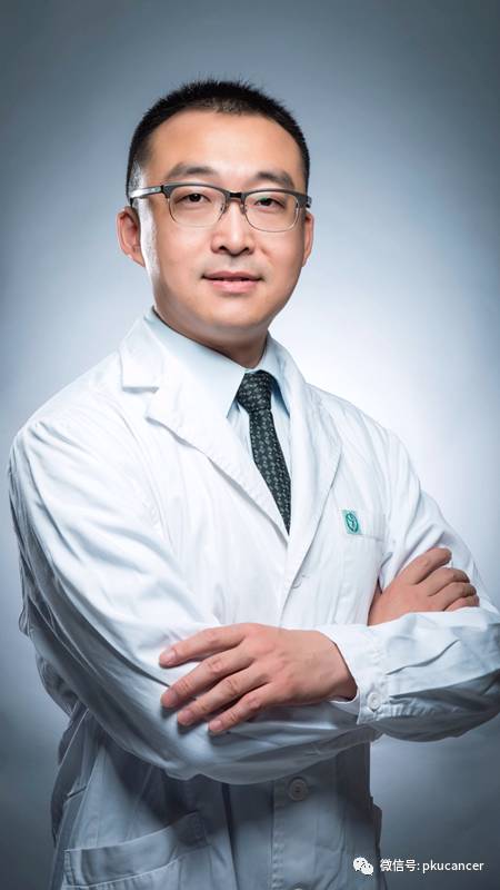 医务人员为患者保驾护航,医护人员为患者健康保驾护航