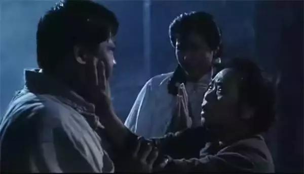 鬼咬鬼僵尸吸的什么,鬼咬鬼抽烟的僵尸