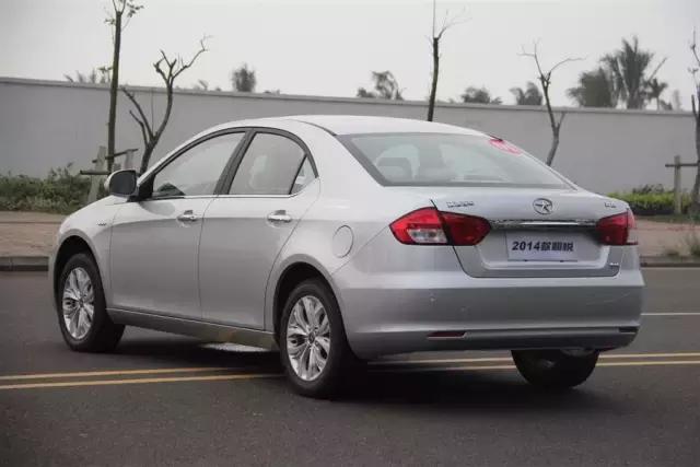 作为家用车6万不到买款*级A**轿车颜值与销量都很不错的只有它