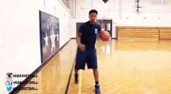 儿童篮球原地运球基本功教学,篮球8-10岁原地运球基本功