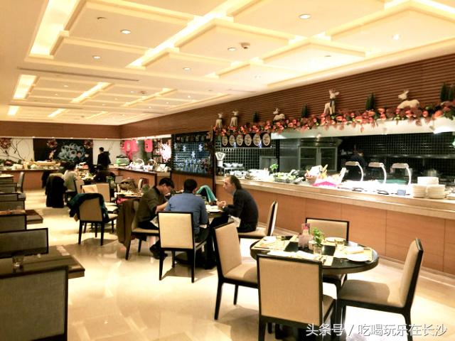 在长沙吃顿烧烤200元够吗,长沙去吃湘菜吃到饱大概多少钱