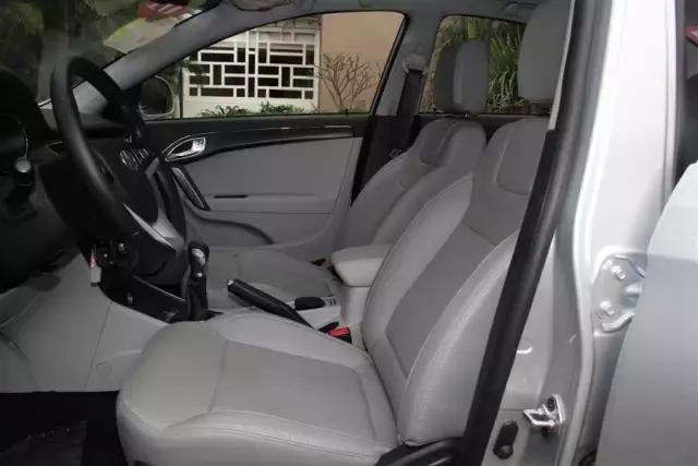 作为家用车6万不到买款*级A**轿车颜值与销量都很不错的只有它