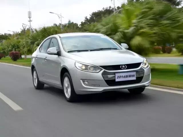 作为家用车6万不到买款*级A**轿车颜值与销量都很不错的只有它