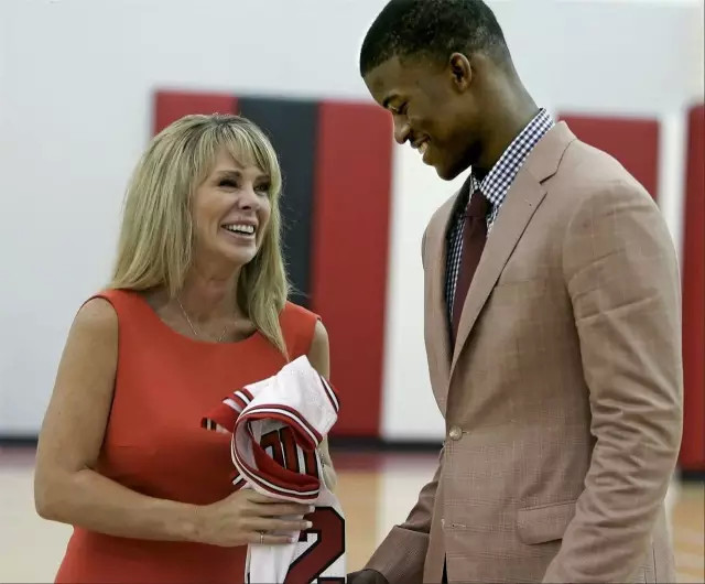 吉米巴特勒从流浪儿到巨星,父亲抛弃母亲