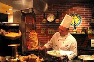 迪拜美食推荐攻略 (迪拜旅游攻略住宿推荐)