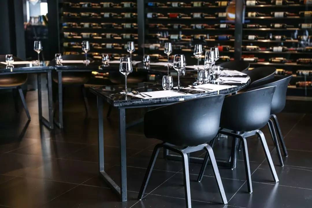 下关高颜值男服务员,招聘高颜值男服务员