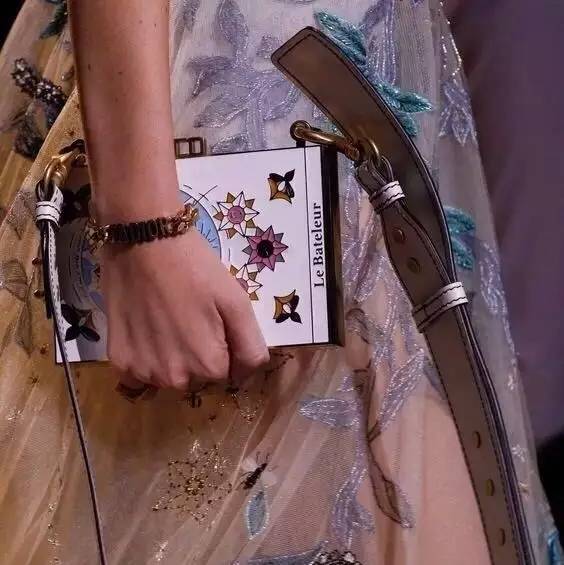 花了几千刀买的奢侈品包包究竟是什么鬼？！