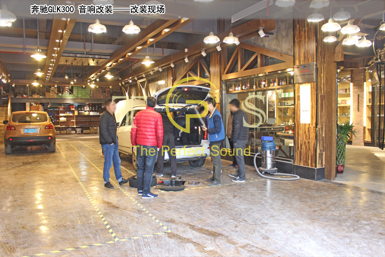 奔驰glc300音响改装方案南京,奔驰glk300原车音响功放
