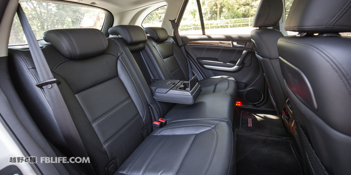 哈弗h8值得购买吗,此地无垠评测新款哈弗h8