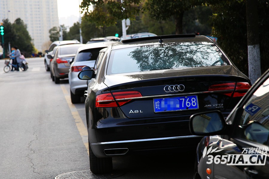 合肥八中开学校外豪车云集惊现“6666”“8888”车牌号