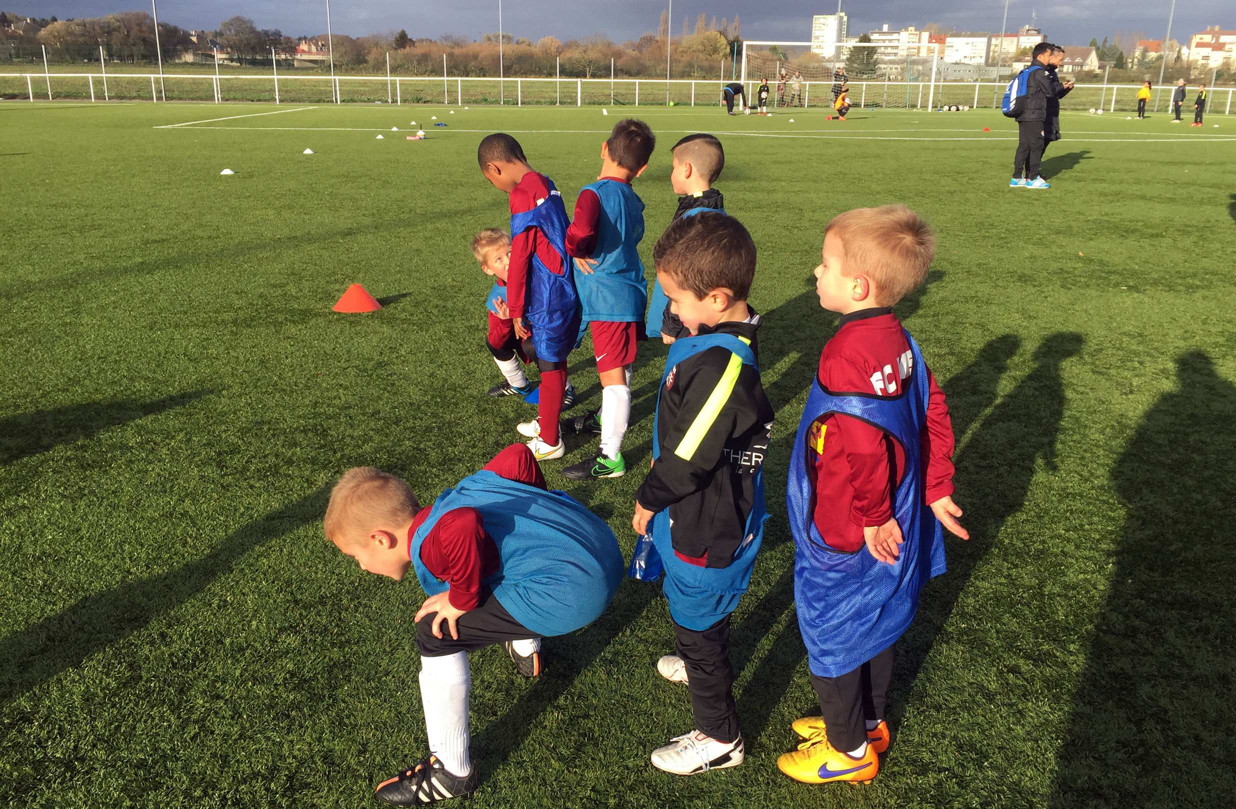 足球训练对小孩的成长有什么帮助,黎教练足球