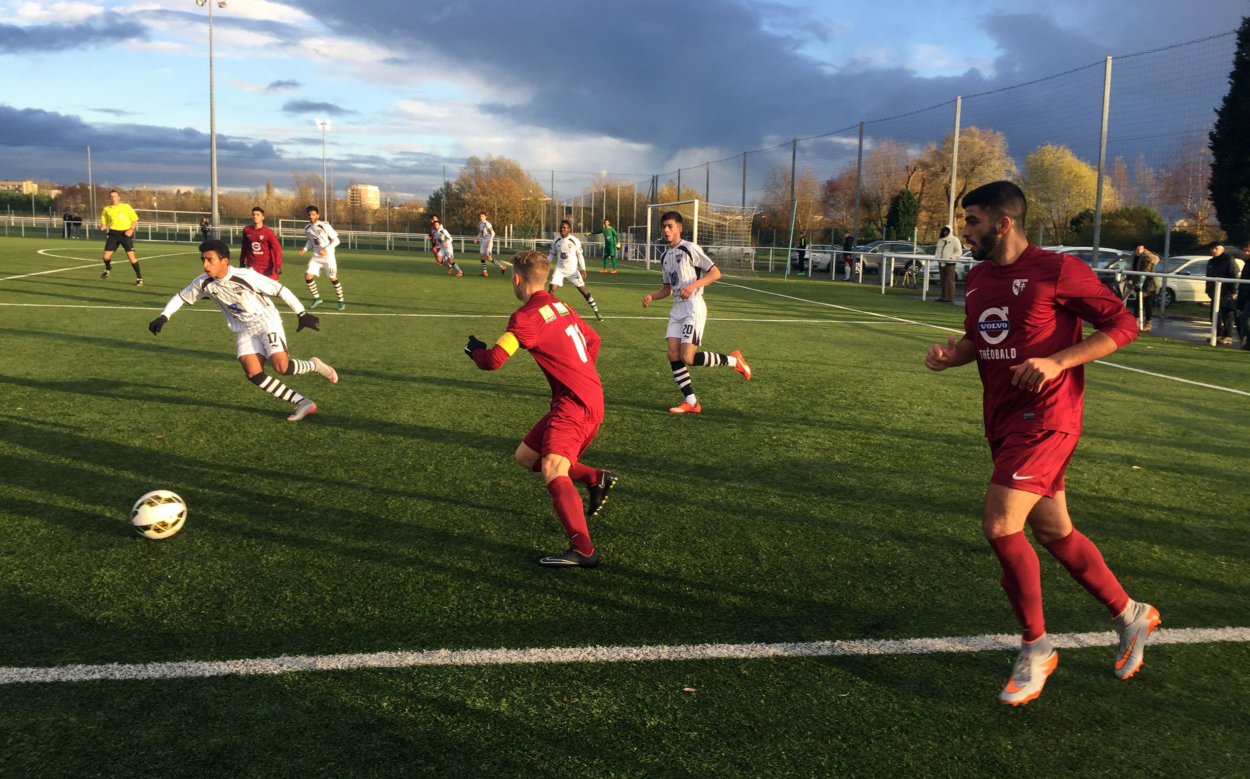 足球训练对小孩的成长有什么帮助,黎教练足球