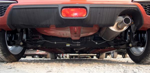 进口雨燕油耗,雨燕操控好还是飞度好