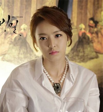 国字脸头发怎么剪好看,50-60岁国字脸女性适合中短的发型