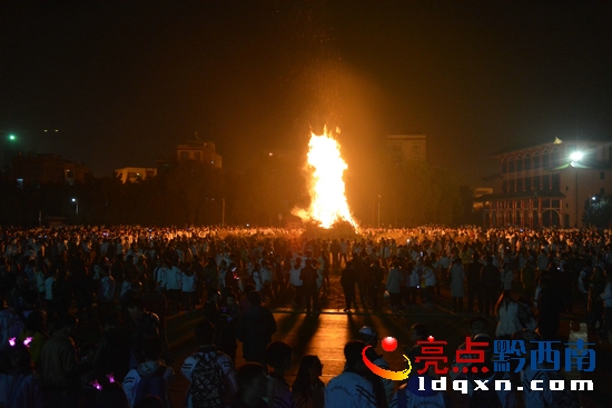 兴义八中跨年篝火晚会准备,兴义万峰林过年篝火晚会