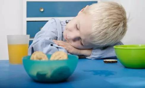 传疯了！医大一主治医生给女儿私藏的“发热药箱”！原来80%的儿童发热在家里就能解决！