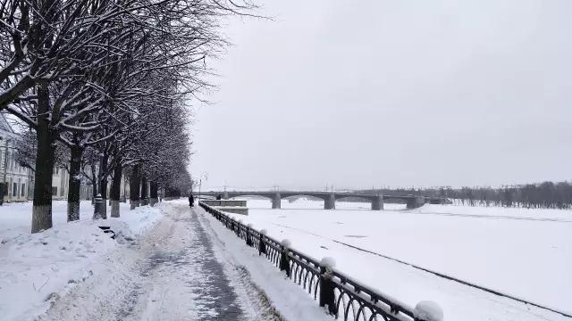 带三个美女自驾中国,自驾房车欧洲之旅