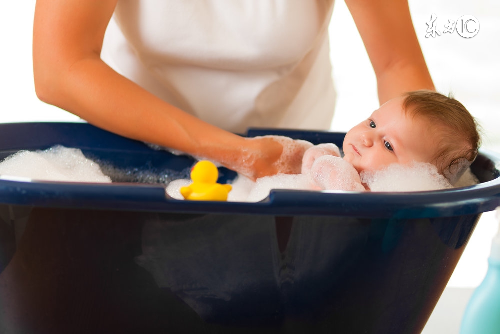 鸡年生的宝宝叫什么,鸡年的宝宝几号出生好命