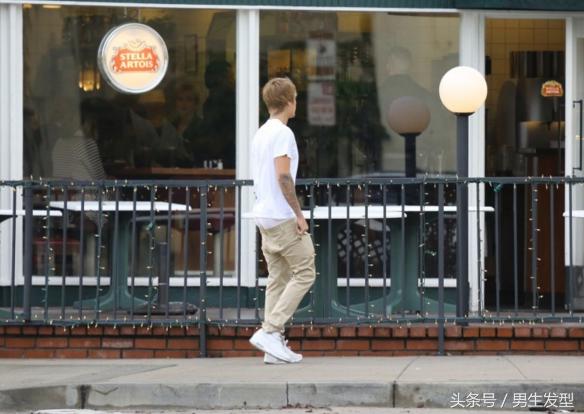 为啥贾斯汀比伯不好好穿裤子,比伯贾斯汀裤子