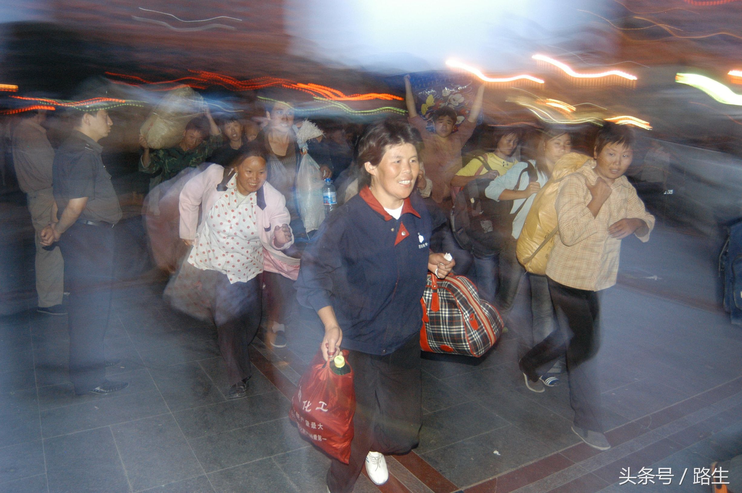 新疆戈壁滩种棉人的日常生活,新疆人采棉现状