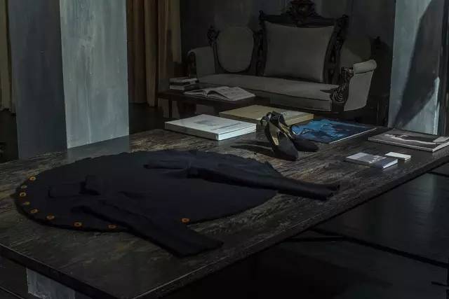 甲之蜜糖乙之霜英文,甲之蜜糖乙之砒霜翻译