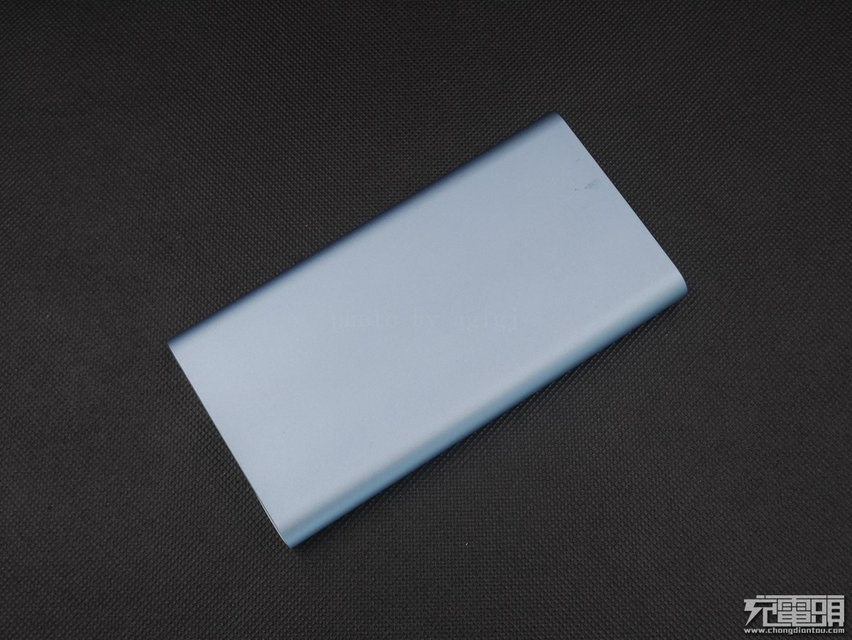 羽博1000w移动电源,羽博20000毫安充电宝自带线评测