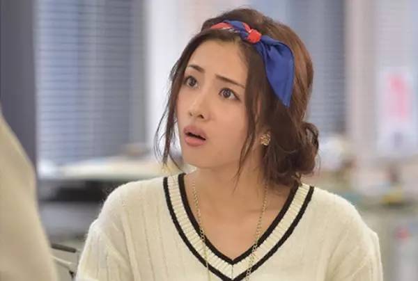 看十元妹子变身校对女孩，一天10+梳发造型，你也可以轻松学