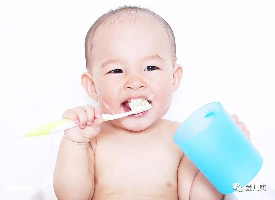 奶瓶龋和牙釉质发育不全,奶瓶龋齿对容貌的影响