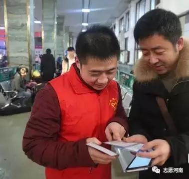 温暖春运志愿者在行动 (党员志愿者温暖春运回家路)
