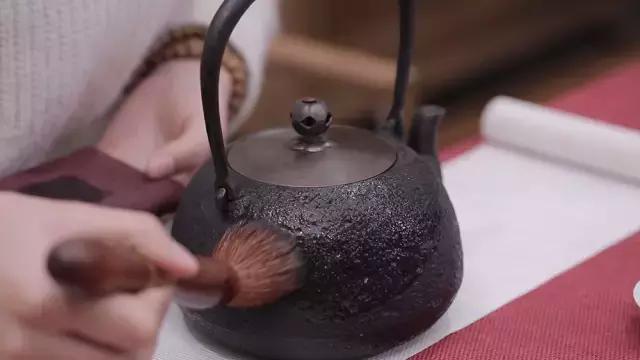 铁壶开壶养壶视频,铁壶如何开壶才不生锈