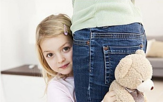 孩子在成长过程中怕生该怎么办，这三点很重要