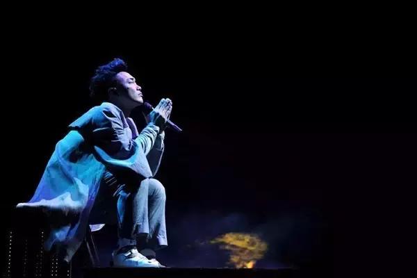 林夕的歌词如诗一般动人心弦,林夕写的故事