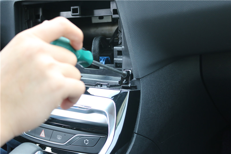 标致308改畅影10.2寸横屏机，2017就这么任性