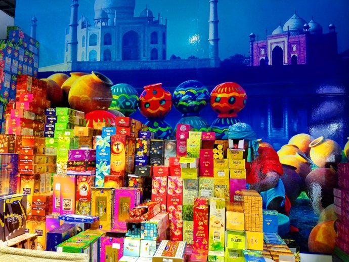 八荒争凑万国咸通什么意思,八荒争凑万国咸通翻译