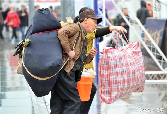 过年回家皮箱太多,过年回家买行李箱还是行李袋好