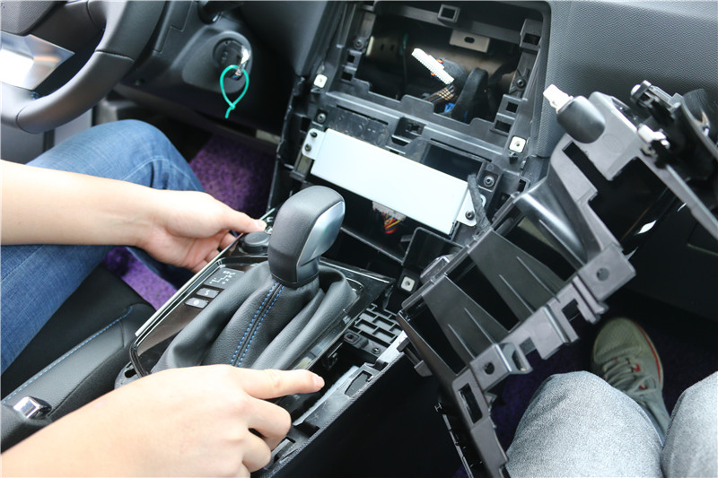 标致308改畅影10.2寸横屏机，2017就这么任性