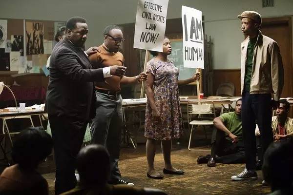 重现马丁·路德·金的梦想之路：电影《塞尔玛》