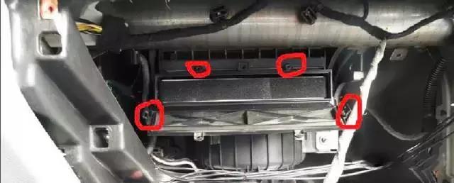 长安unit空调滤芯在哪个位置 (林肯mkc空调滤芯装在什么位置)