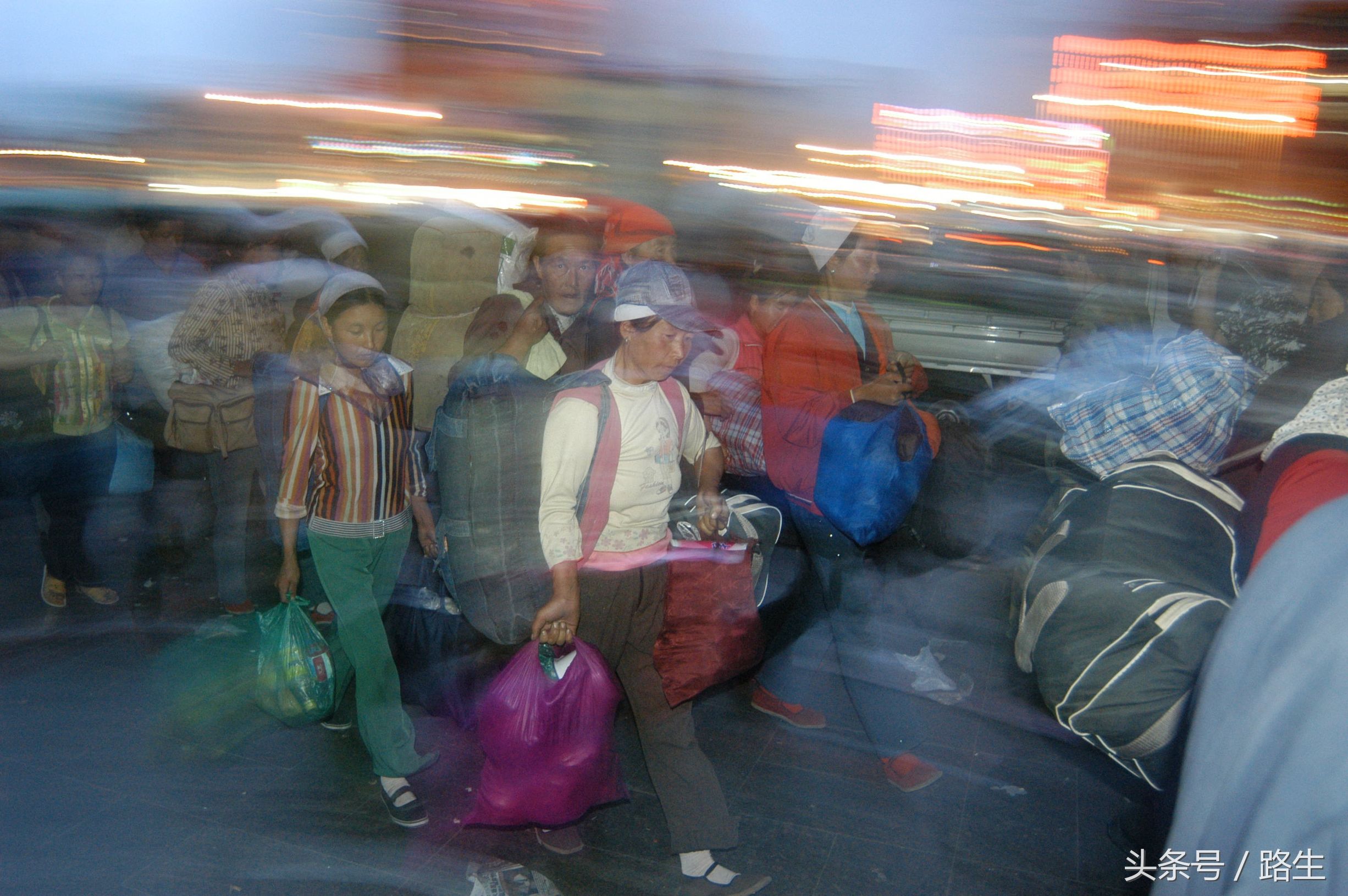 新疆戈壁滩种棉人的日常生活,新疆人采棉现状