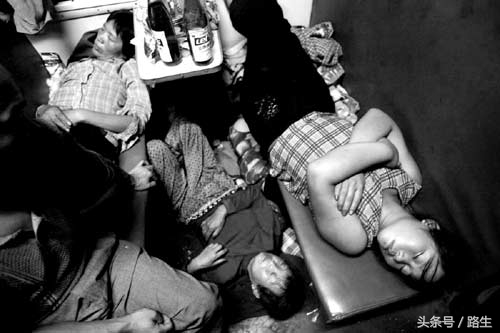 新疆戈壁滩种棉人的日常生活,新疆人采棉现状