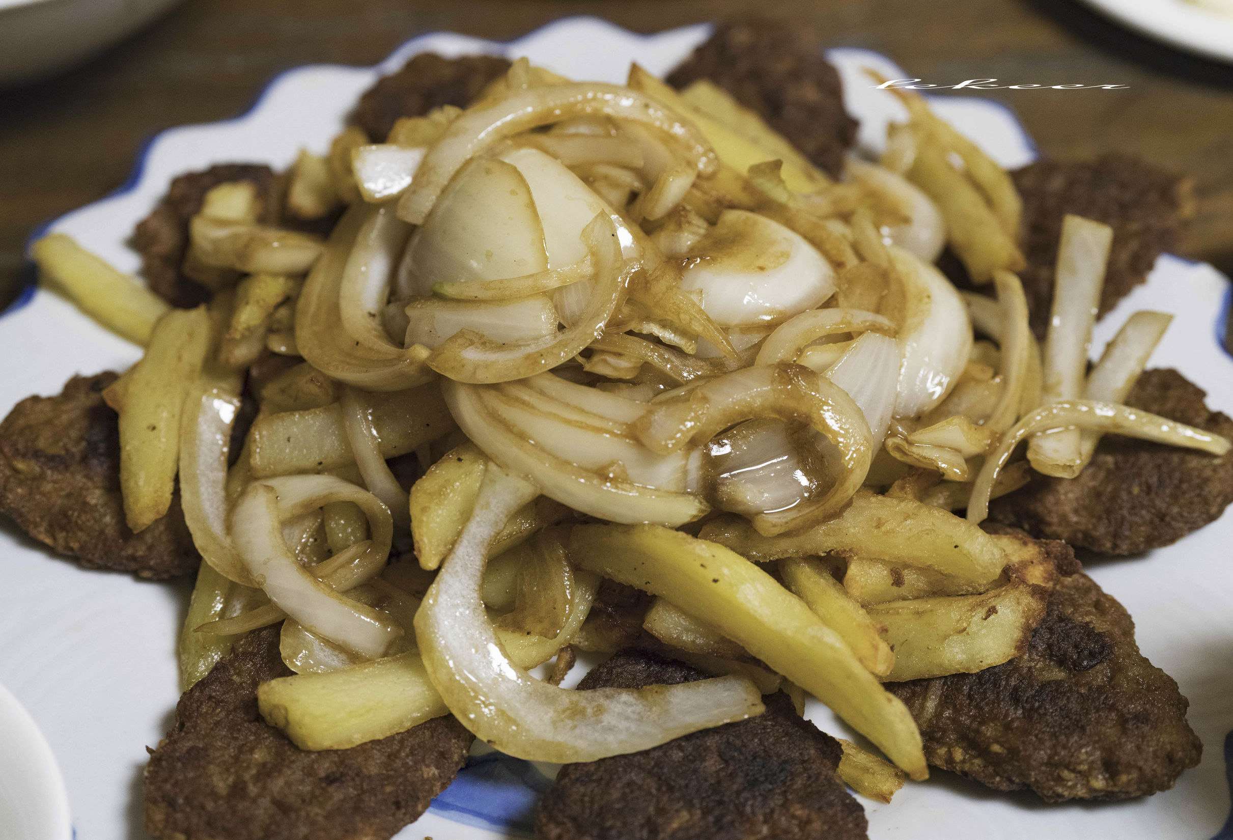 搭眼一看欧洲人一开口居然东北话嘎嘎冷！呵呵，它叫恩和！