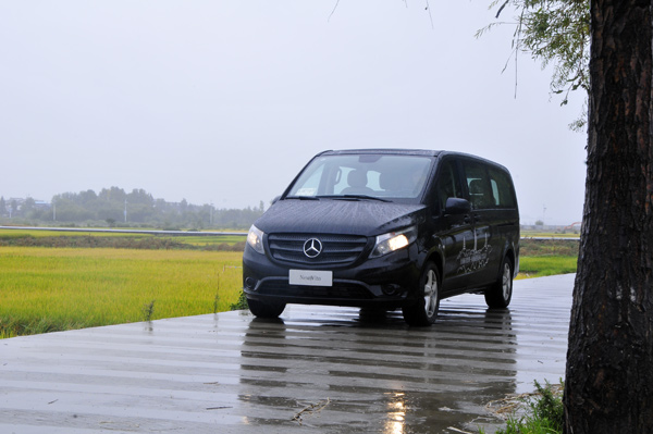 福建奔驰威霆试驾,奔驰威霆v260l试驾