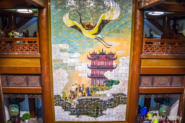 武汉专有的黄鹤楼,黄鹤楼是武汉著名的景点英文