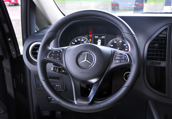 福建奔驰威霆试驾,奔驰威霆v260l试驾