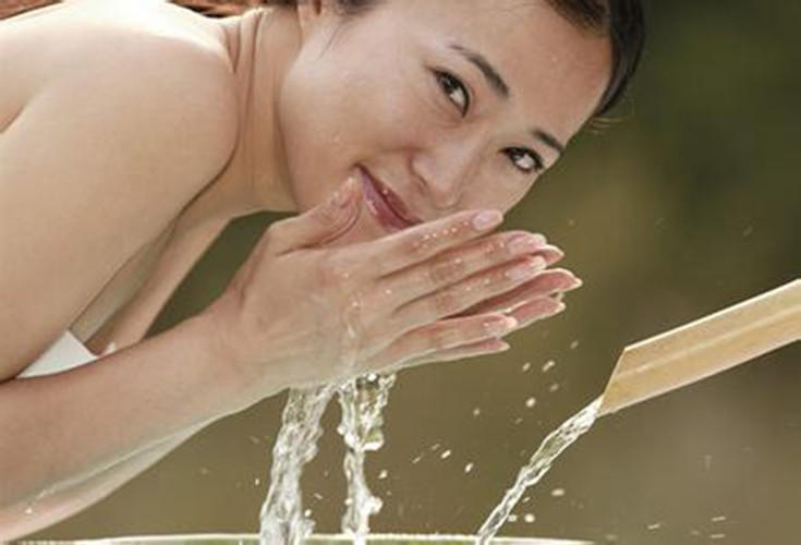 先涂防晒还是隔离护肤的正确步骤,百雀羚护肤套装的正确护肤步骤