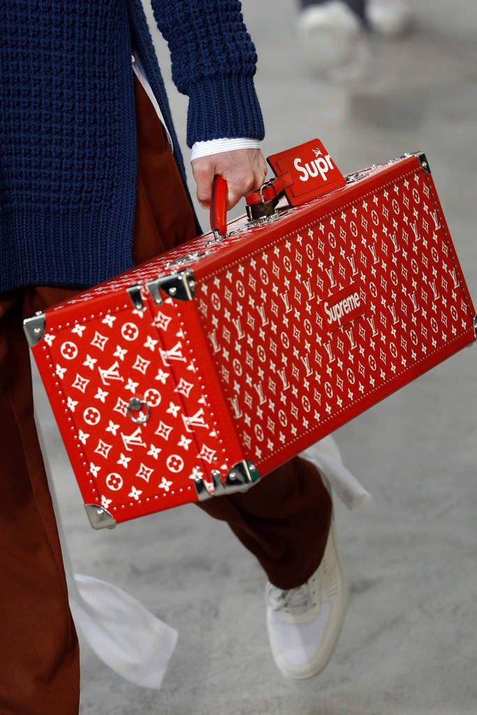 lv联名supreme牛仔外套2018款,lvsupreme联名搭配